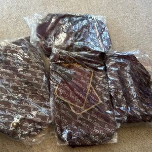 Bundle 2 hold for Cynthia